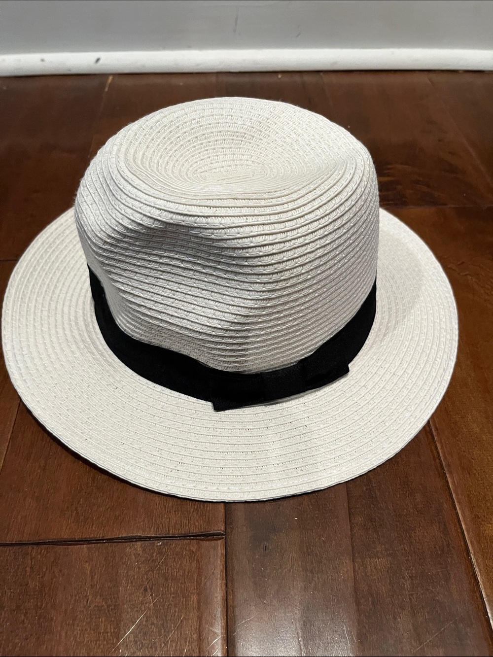Women’s White Straw Sun Hat with Black Band